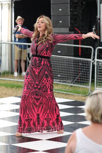 Claire Sweeney (I)