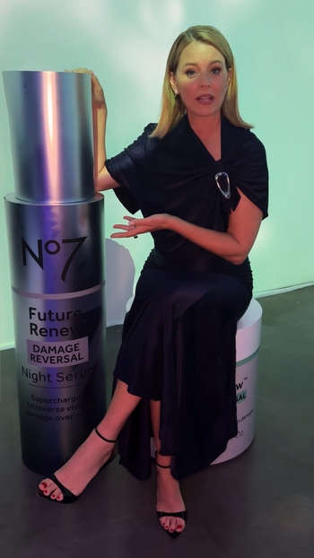Elizabeth Banks (II)