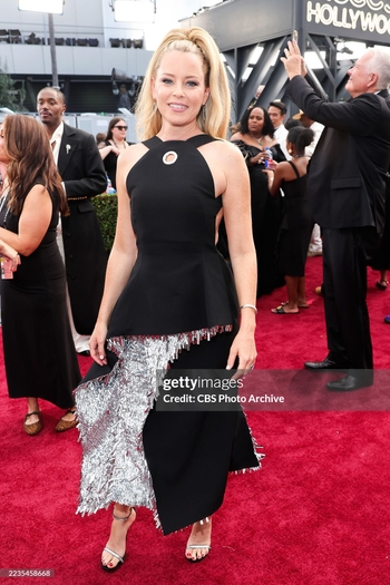 Elizabeth Banks (II)