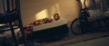 Elizabeth Banks (II)
