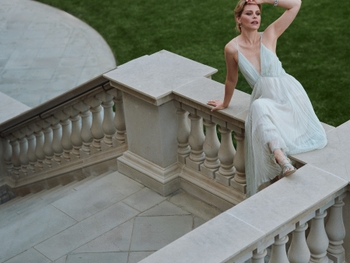 Elizabeth Banks (II)