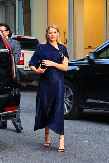 Elizabeth Banks (II)