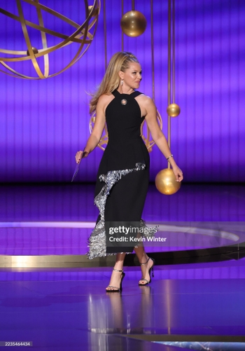 Elizabeth Banks (II)