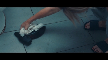 Elizabeth Banks (II)