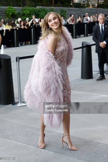 Suki Waterhouse