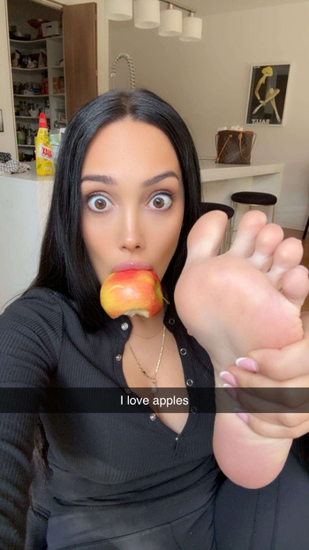 Scarlet Vas