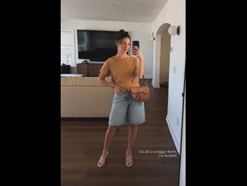  alt="Chloe Bridges"