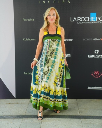 Carmen Lomana