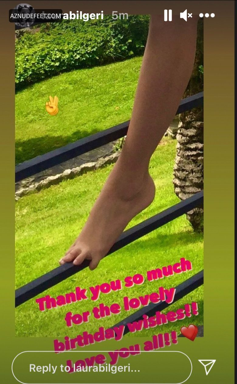 LAURA BILGERI Feet - AZNudeFeet