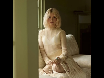  alt="Maisie Peters"
