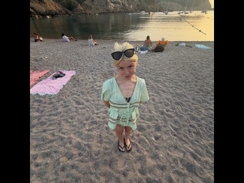 alt="Maisie Peters"