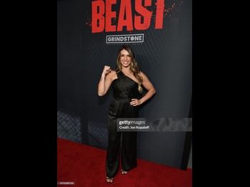  alt="Mackenzie Dern"