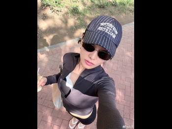  alt="Victoria Song"