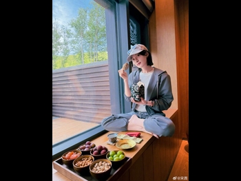  alt="Victoria Song"
