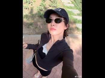  alt="Victoria Song"