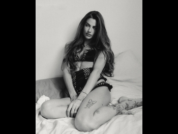  alt="Clara Berry"