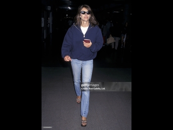  alt="Elizabeth Hurley (i)"