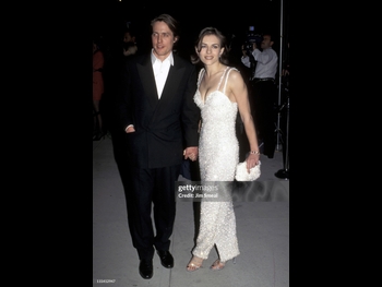  alt="Elizabeth Hurley (i)"