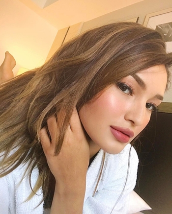 Sarah Lahbati