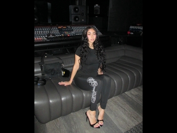  alt="Paloma Mami"