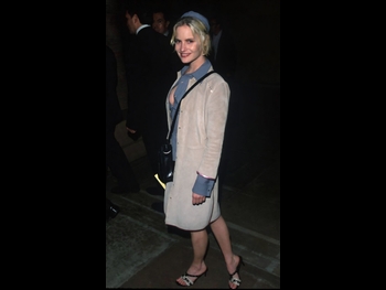  alt="Jennifer Jason Leigh"