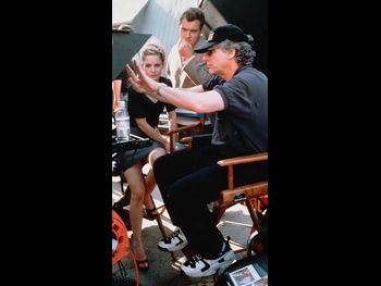  alt="Jennifer Jason Leigh"