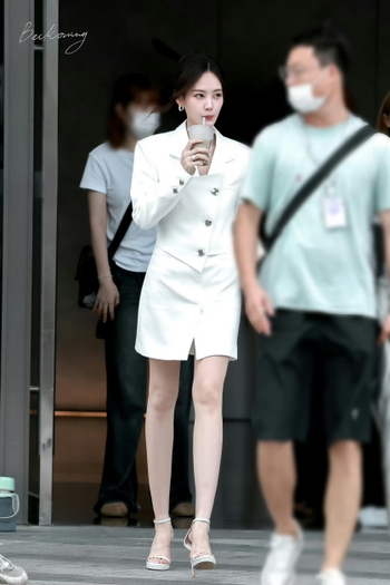 Yitong Li