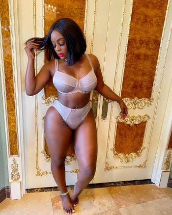 Amara La Negra