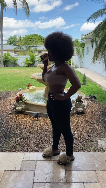 Amara La Negra