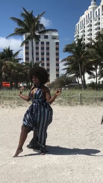 Amara La Negra