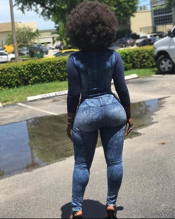 Amara La Negra