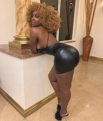 Amara La Negra