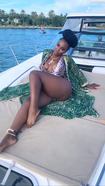 Amara La Negra