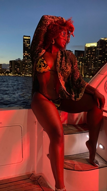 Amara La Negra