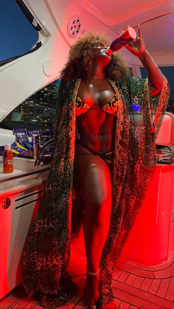 Amara La Negra