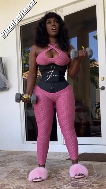 Amara La Negra