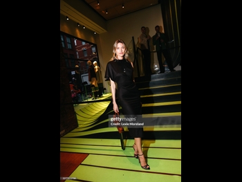  alt="Martha Hunt"
