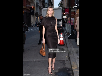 alt="Martha Hunt"
