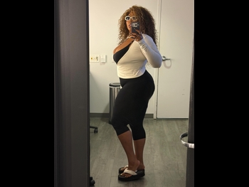  alt="Lizzo"