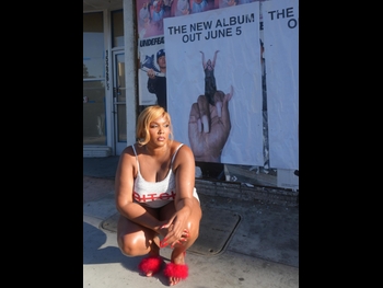  alt="Lizzo"