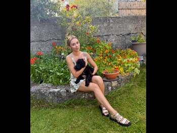  alt="Una Healy"