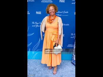  alt="Debra Lee"