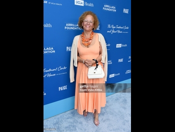  alt="Debra Lee"