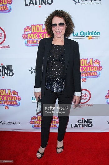 Rhea Perlman