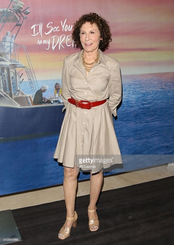 Rhea Perlman