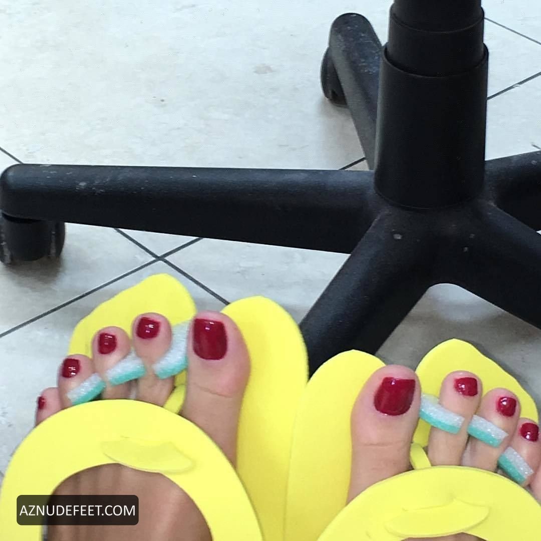 DANIELA NAVARRO Feet - AZNudeFeet