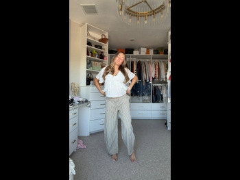  alt="Lindsay Arnold"
