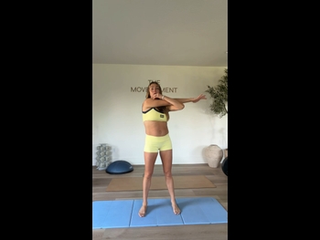  alt="Lindsay Arnold"