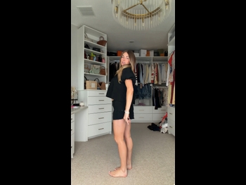  alt="Lindsay Arnold"