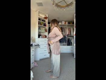  alt="Lindsay Arnold"